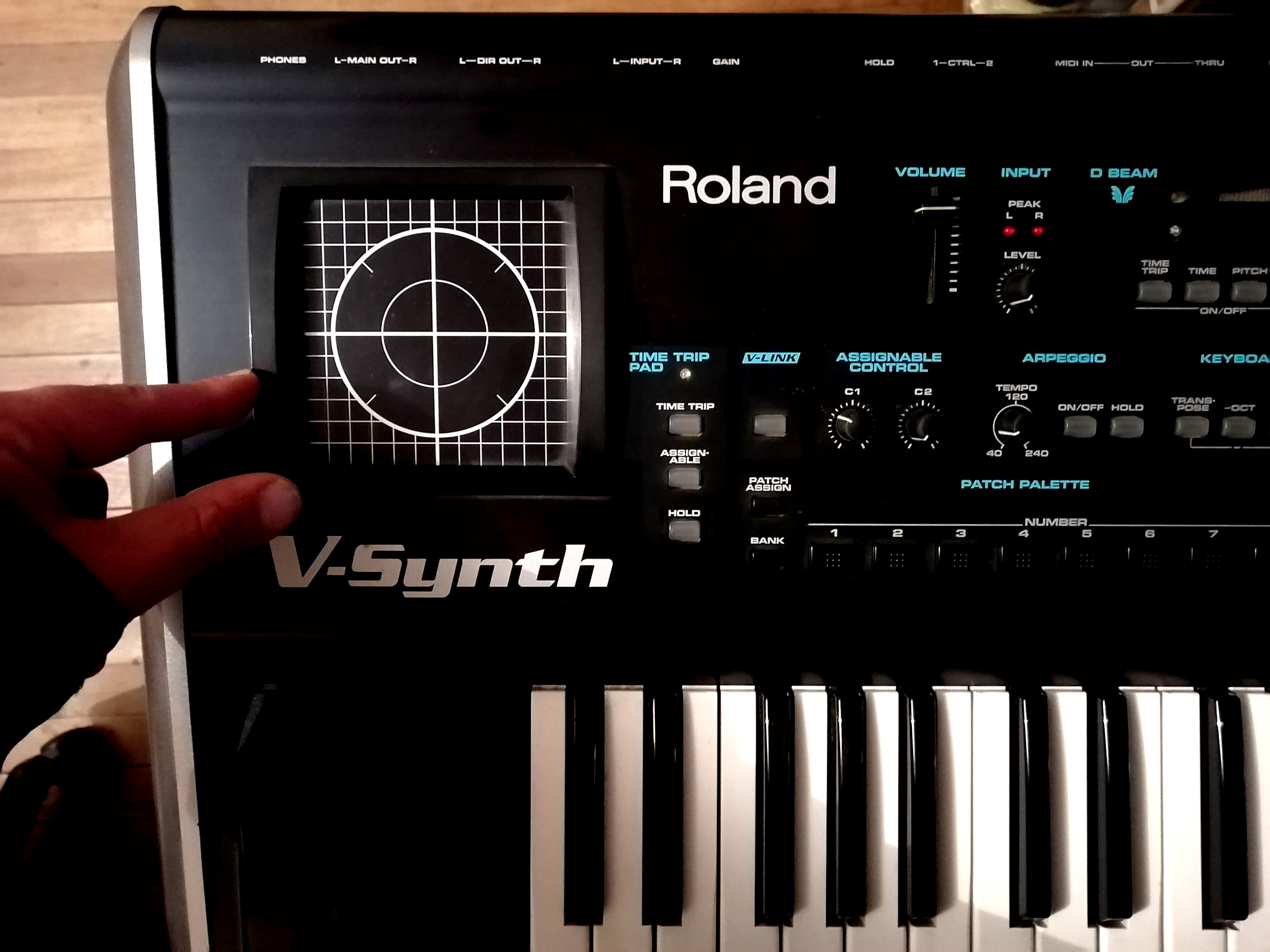Roland V-Synth — Time Trip Pad con símbolo Solin Sala Ra